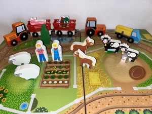 Melissa & Doug Wooden Farm Village Take Along Wood Carry Case 35+ Pcs Play Toy - Picture 1 of 13