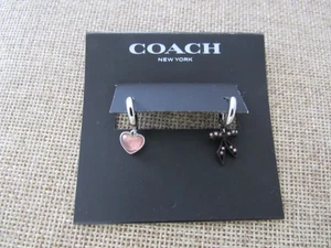 PENDIENTES HUGGIE ARCO Y CORAZÓN COACH CHAPADOS EN PLATA - Imagen 1 de 4