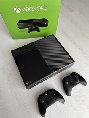 Xbox One 500GB Konsole mit OVP | 2 Controller | Sehr guter Zustand - Bild 1 von 4