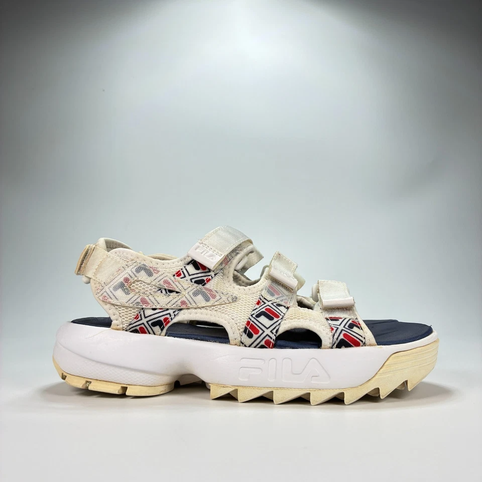 Sandalias Fila Disruptor blancas azul marino gruesas con correa de plataforma para mujer talla 7” Foto 1 de 4