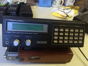 REALISTIC PRO-2022 200 CHANNEL DIRECT ENTRY PROGRAMMABLE SCANNER Radio Shack - Picture 1 of 3