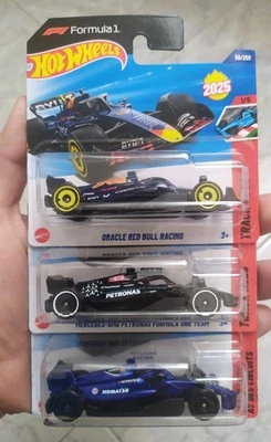 Lotto 3 Hot Wheels Formula 1 2025: Red Bull, Mercedes, Williams 1:64 - Immagine 1 di 4