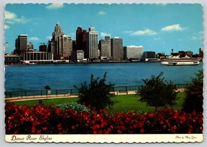 Postcard Detroit River Skyline Detroit Michigan - Picture 1 of 2