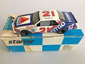 STARTER 1/43 - FORD Thunderbird NASCAR 1987/1988 - Kit résine monté en France