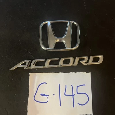 06 07 HONDA ACCORD SEDÁN TAPA TRASERA EMBLEMA CENTRAL LOGOTIPO INSIGNIA MALETERO CROMO Foto 1 de 4