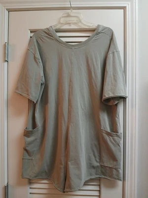 Free People Movement Hot Shot T 恤连身裤小号口袋短袖 — 第 1/4 张图片