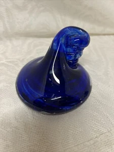 VINTAGE COBALT GLASS PAPERWEIGHT WITH PEN HOLDER 3.5 X 2.5 TWISTED GLASS - Picture 1 of 7