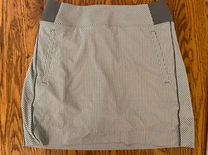Athleta Skort Size 6 - Gray & White strippe - EXCELLENT SHAPE - Picture 1 of 6