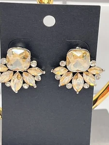 Rhinestone Snowflake Pierced Earrings New Sparkling Bling - Picture 1 of 3