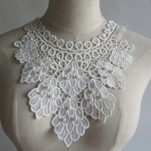 COL DENTELLE + PERLE / BLANC ** 23 x 25 cm ** Plastron Feston Guipure - CD219 - Picture 1 of 2