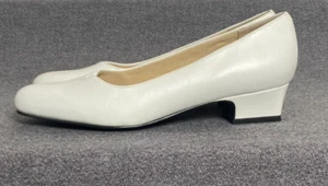 Trotters Doris Pumps Shoes Women 8.5M White Leather Ballerina Kitten Classic - Picture 1 of 17