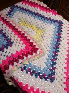 Hecho a mano ganchillo bebé afgano 36" x 37" multicolor  - Imagen 1 de 5