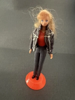 Figura Barbie 1998 tela Jean chaqueta McDonalds #2 con base Foto 1 de 4
