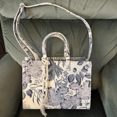 Bolsa tote feminina Vince Camuto 🫐 floral creme e cinza azul - Imagem 1 de 4