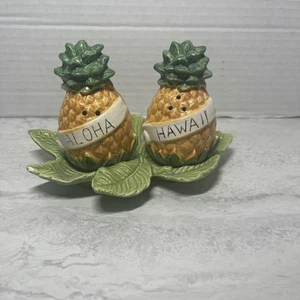 Pineapple Salt and Pepper Shakers Hawaii Aloha Souvenirs - Picture 1 of 5