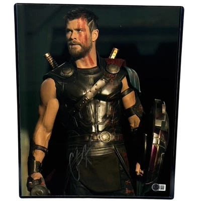 Chris Hemsworth Signed Thor 11x14 Photo Marvel Avengers Comic Autograph Beckett - Image 1 of 3