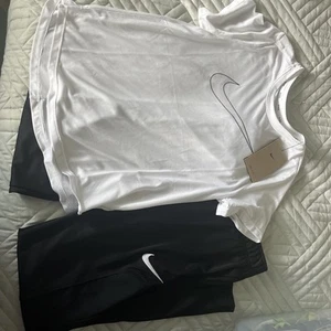 Boys Nike Medium Swoosh Set Dri Fit Top Pants New With Tags - Picture 1 of 9