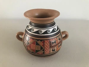 Vintage Hand Painted Two Handled Peruvian vase 4" - Picture 1 of 5
