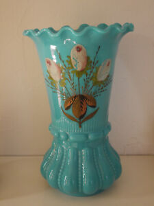Grand vase en opaline bleue
