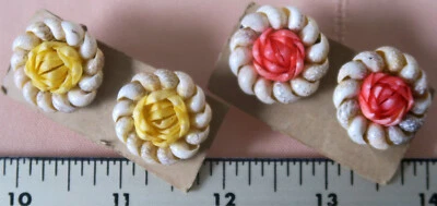 Dos pares de pendientes roseta de plástico/concha con clip años 60/70. Tiki/playa! Foto 1 de 3