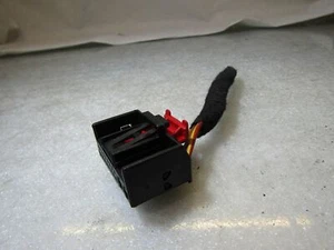 Seat Leon Mk2 1P 06-11 right front electric window motor connector plug D - Picture 1 of 5