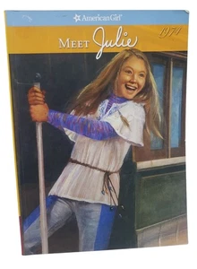 American Girl Meet Julie 1974 Hardcover Book By Megan McDonald - Foto 1 di 7