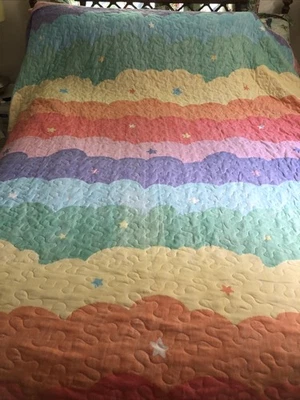 Edredón/colcha reversible doble rayas onduladas y estrellas ligero 74" X 90" Foto 1 de 4