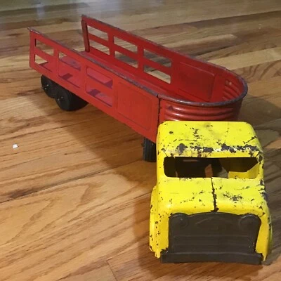 Early Structo 17” Semi Cab & Stake Trailer - Image 1 of 4