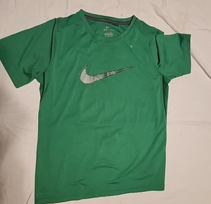 Nike Dry fit. Green in color with a Nike Decal T-Shirt Kids Size XL - Picture 1 of 4