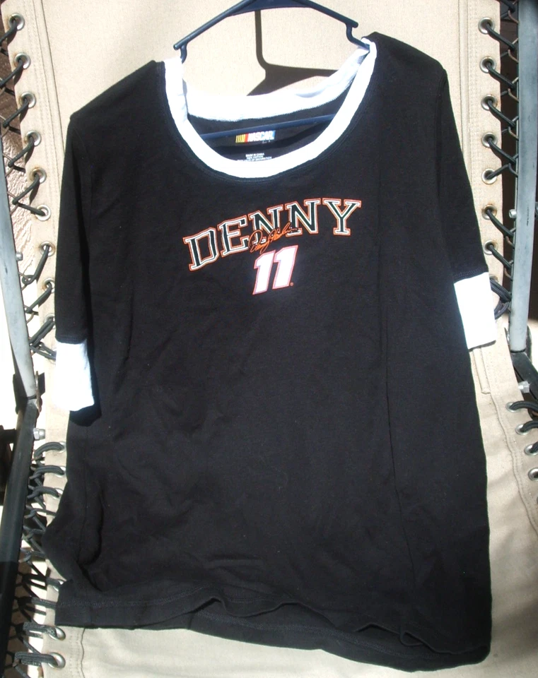 Camiseta Denny Hamlin #11 - Extra Grande - NASCAR - Imagem 1 de 1