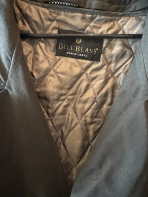 Gabardina vintage Bill Blass etiqueta negra con cinturón con forro, negra.  Foto 1 de 4