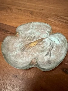 Antiker schwerer Messing VM 3-18 Segelfisch Schmuck Schale Aschenbecher Patina Grünspan - Bild 1 von 5