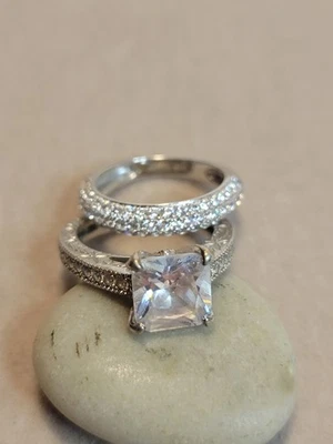 Jeulia 925 Wedding Ring Set Engagement Ring Wedding Band CZ Solitaire Sz 5 - Image 1 of 4