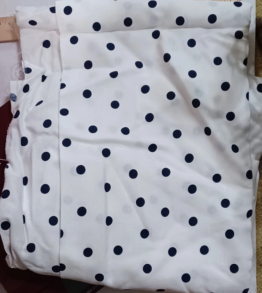 2 yardas de tela blanca con lunares negros algodón poliéster Foto 1 de 1