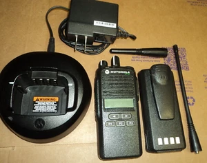 Motorola CP185 UHF 435 - 480 MHz 16 Channels 4 Watt Radio Set in GREAT CONDITION - Picture 1 of 17