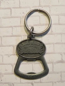 Key Chain Metal Bottle Opener ~ SIERRA NEVADA Brewery ~ Chico, CALIFORNIA - Foto 1 di 4