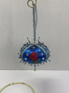 Handarbeit Satin blaue Kugel silber weiß Rose Applikation Weihnachtsschmuck Vintage - Bild 1 von 10