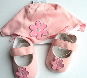 NUEVO Soft Touch Rosa Flor Sombrero de bebé y Juego de Zapatos 6-12 Meses - Imagen 1 de 2