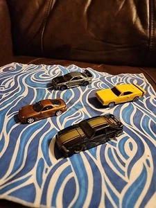 Muscle Maisto X4 Lot!  Nissan Skyline, Rx7, Charger RT, Mustang Motorhaube öffnet 1/64 - Bild 1 von 11