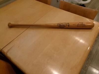Hank Aaron signed game issued  bat 1964 very rare with  Louisville records  Foto 1 de 4