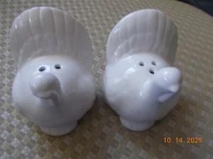 New Set of Turkey Shaped 2-3/4" Ceramic Salt and Pepper Shakers, White - Picture 1 of 4