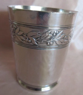 Ancienne timbale en métal argenté frise décor laurier - Photo 1/4