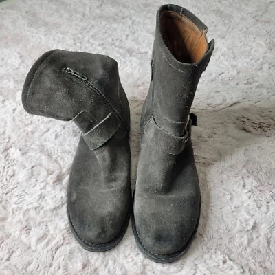 Botas cortas estilo moto de ingeniero gamuza bruñida carbón Frye 9B Vicky Foto 1 de 4