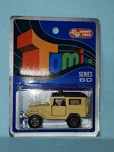 TOMICA TOYOTA LAND CRUISER en tarjeta azul HECHA PARA G.J COLES MELBOURNE AUSTRALIA - Imagen 1 de 9