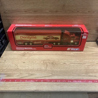 Racing Champions Nascar Transporter 1993 # 87 Joe Nemechek -- escala 1/43 Foto 1 de 4