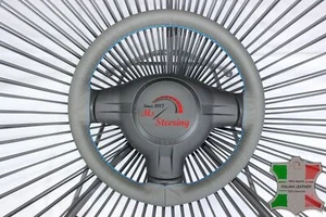 SE ADAPTA HINO 300 - CUBIERTA DE VOLANTE DE CUERO GRIS | PUNTO AZUL CLARO - Imagen 1 de 11