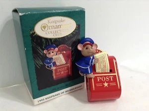 1993 Hallmark It's In the Mail Keepsake Club Ornamento Mouse Cartero - Imagen 1 de 2