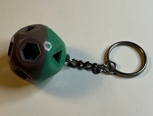 Llavero vintage Tupperware forma O bola púrpura verde azulado - Imagen 1 de 4