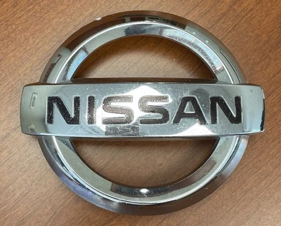 Emblema delantero Nissan Altima Máxima OEM CAPN-5001072 Foto 1 de 3