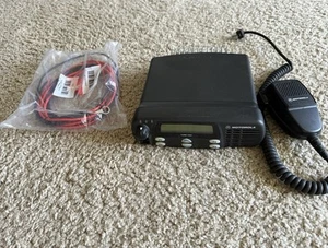 Motorola CDM1250 AAM25KKD9AA2AN VHF 45W Mobile Radio Excellent Condition - Zdjęcie 1 z 6